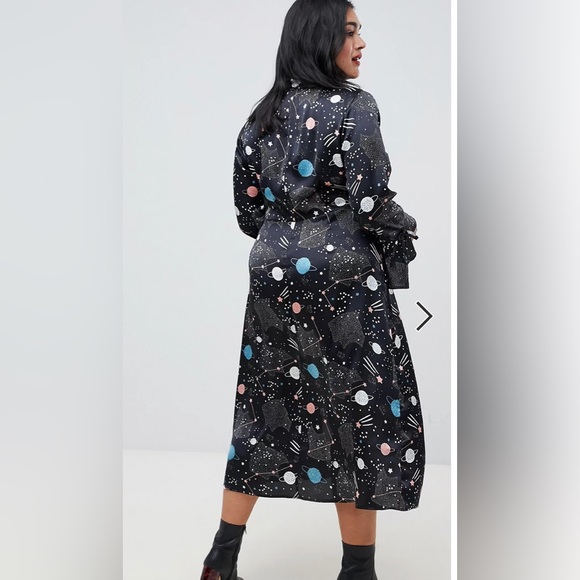 ASOS DESIGN Curve star and moon maxi dress with fluted sleeve - Picture 2 of 11